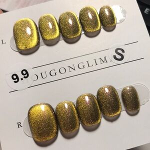 Hand-made press-on nail (brand new)